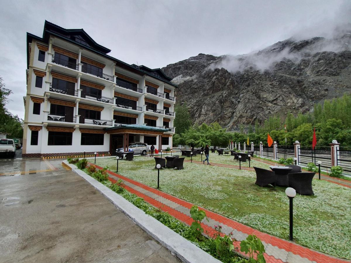 Hotel Chhutuk Heights Kargil Eksteriør billede
