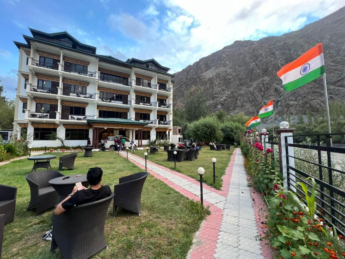 Hotel Chhutuk Heights Kargil Eksteriør billede