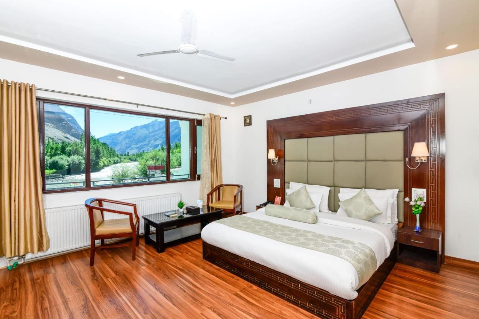 Hotel Chhutuk Heights Kargil Eksteriør billede