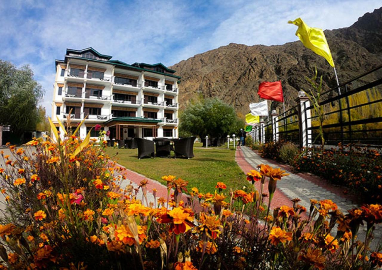 Hotel Chhutuk Heights Kargil Eksteriør billede